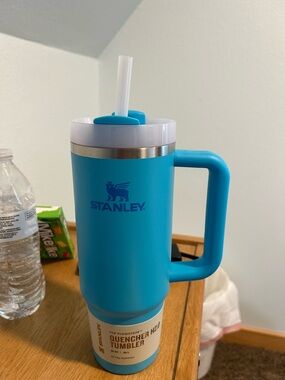 Stanley Bright Blue Quencher Handle Tumbler with Straw Lid